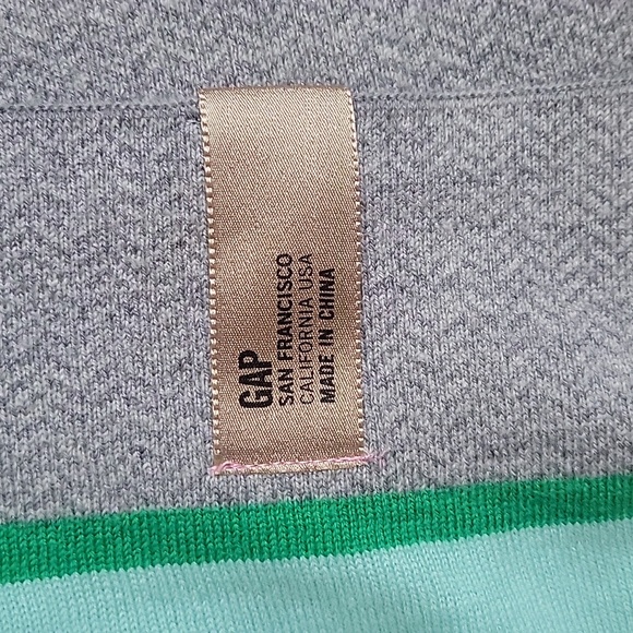 GAP scarf 69×12.Gray, green, mint. Reversible colors.new condition , never worn - Picture 3 of 3